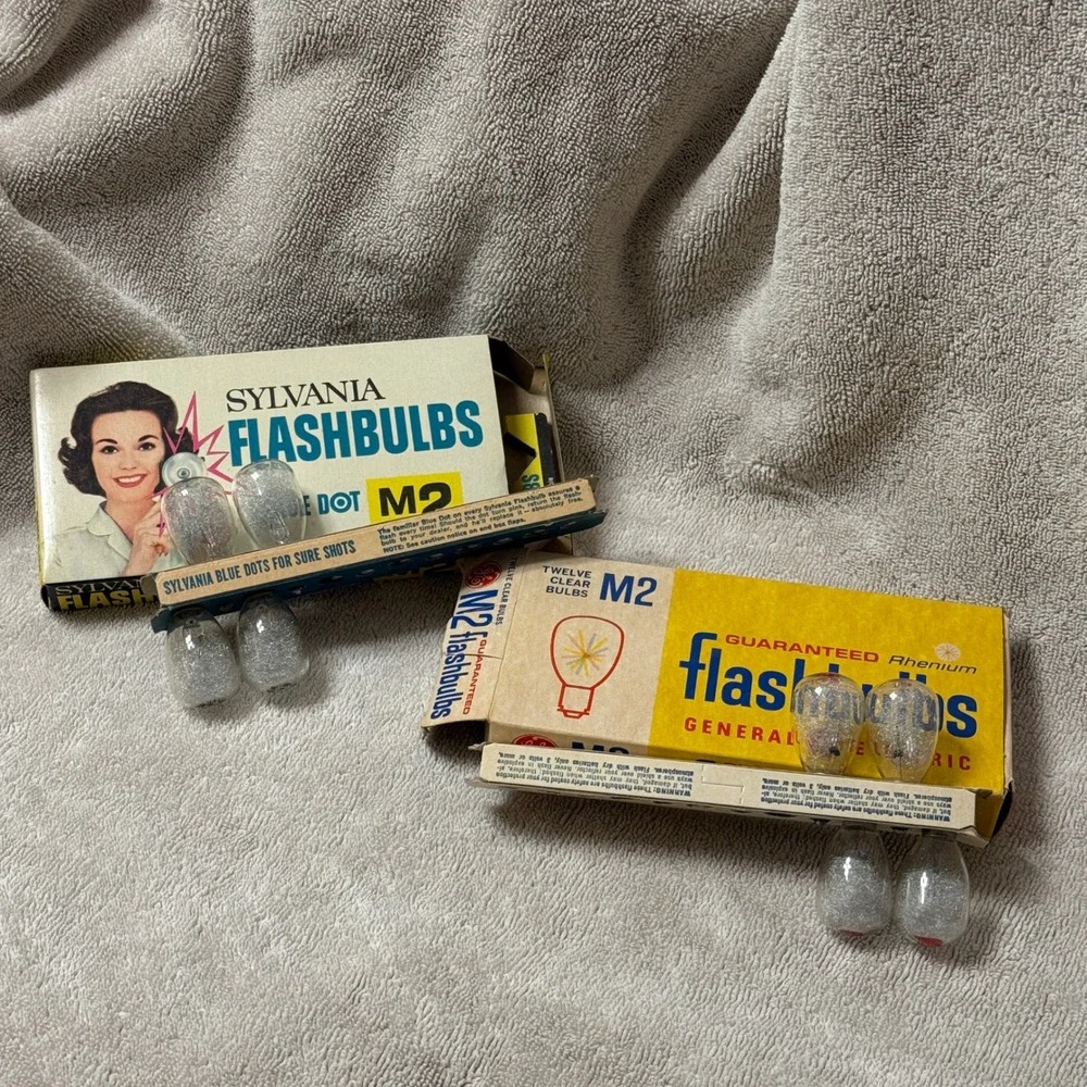Vintage Sylvania Blue Dot M2 & GE Rhenium Flashbulbs - 2 Boxes - 8 bulbs‎ total